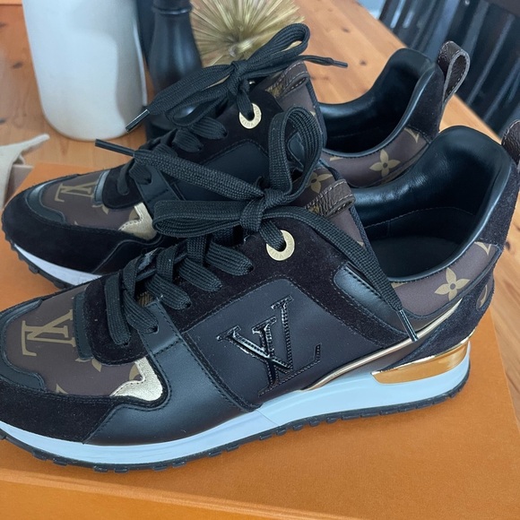 Louis Vuitton Runaways - Picture 6 of 9